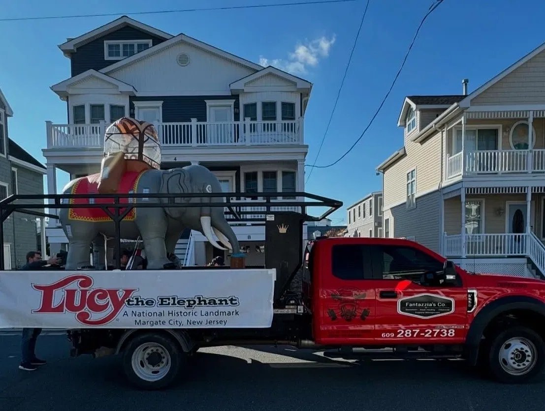 Fantazzia's Co. truck carrying the Lucy the Elephant replica through Margate